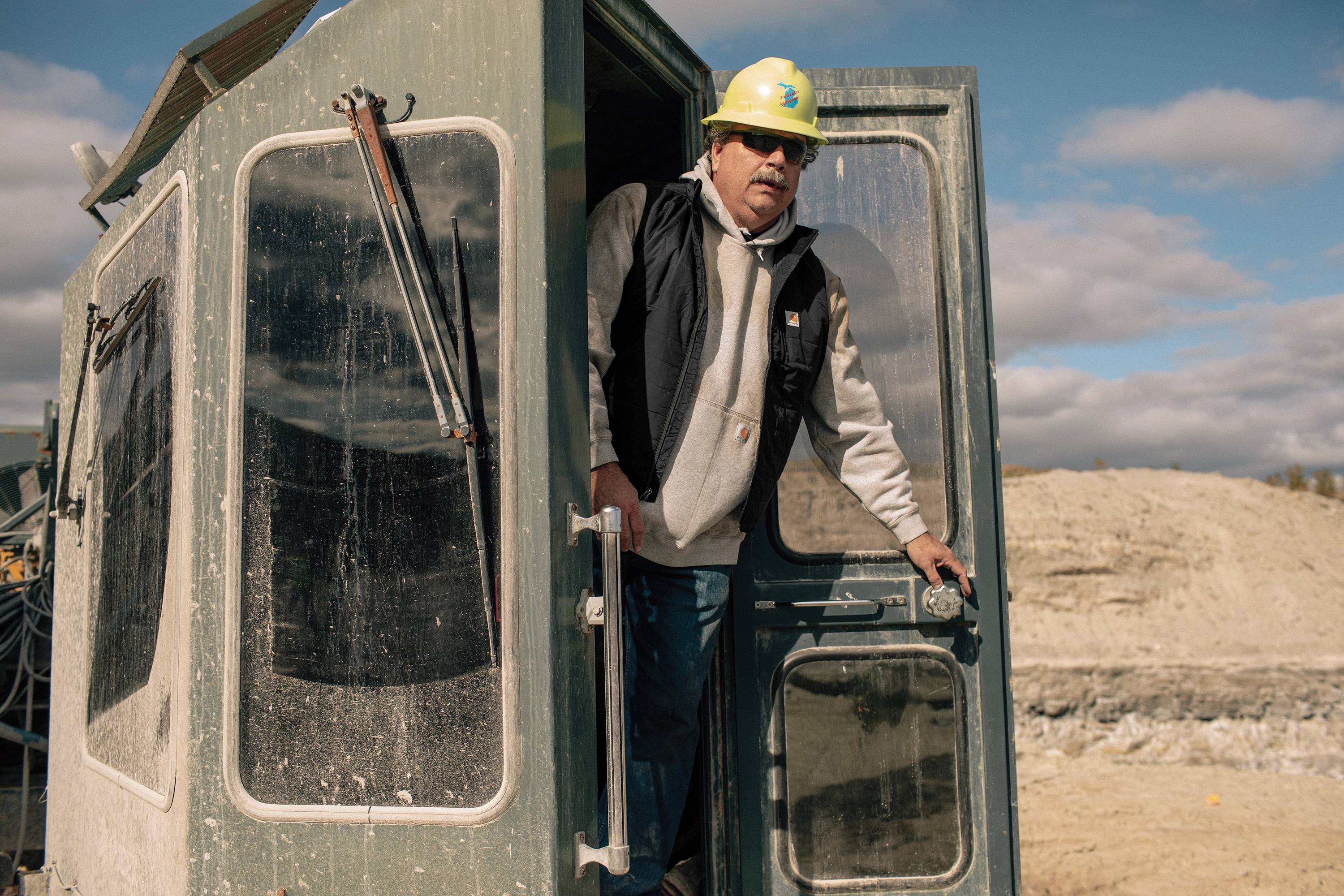Carhartt Gilliam Insulated Vest - Your Ultimate Cold-Weather Companion