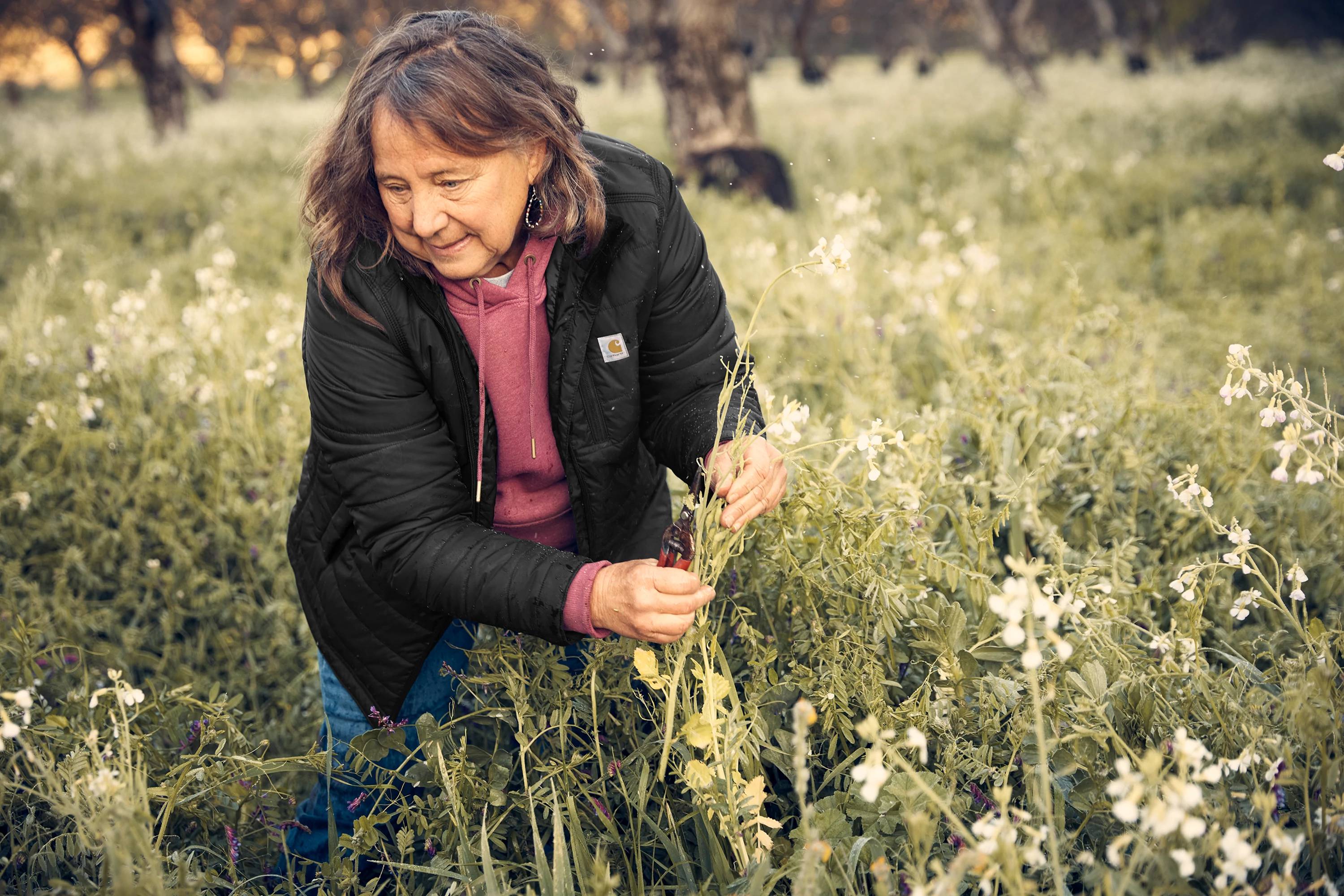Carhartt Ladies Gilliam Jacket: Your Ultimate Cold-Weather Companion