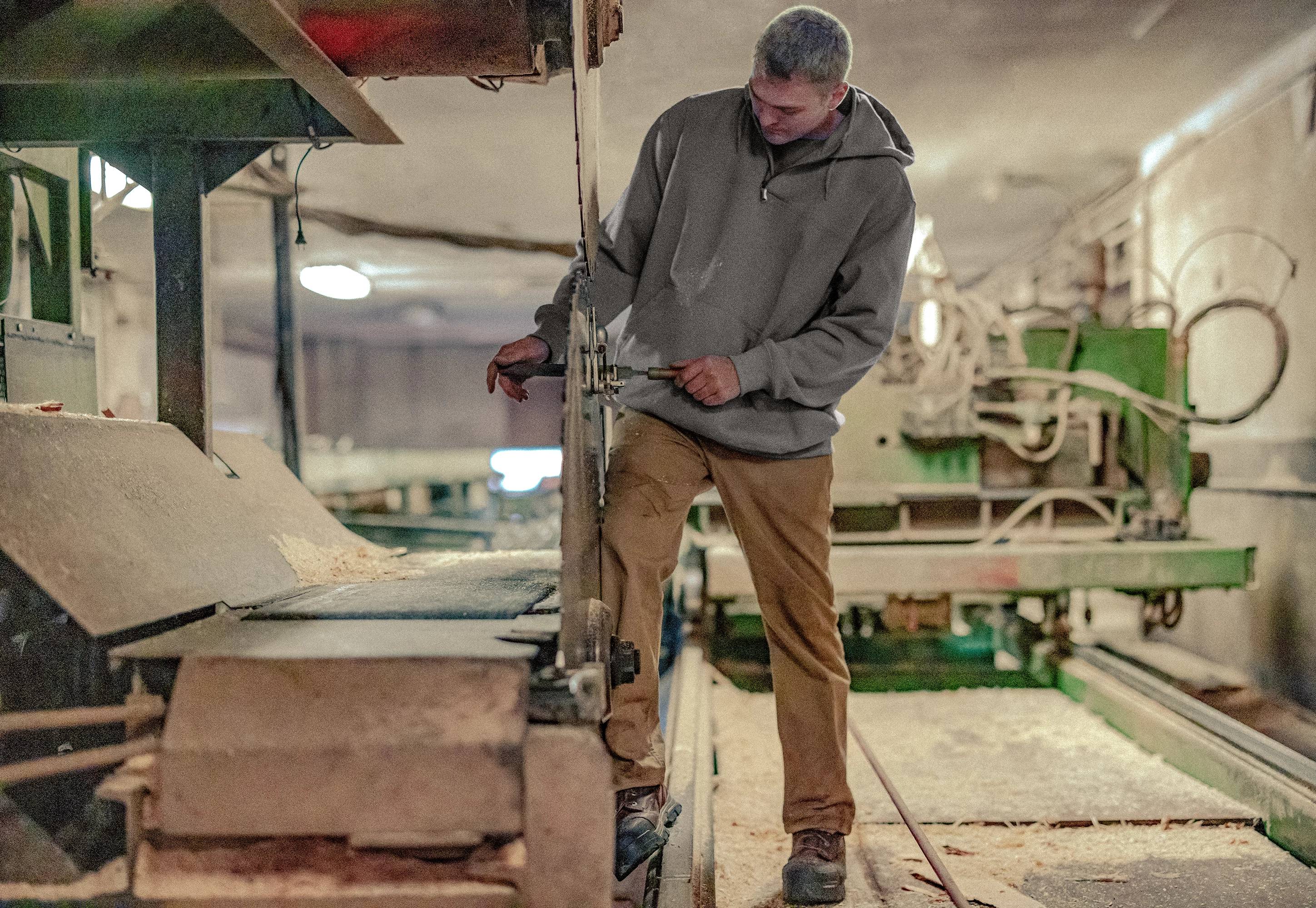 Carhartt Rain Defender Paxton: Heavyweight Hooded Zip Mock Sweatshirt for All-Weather Comfort