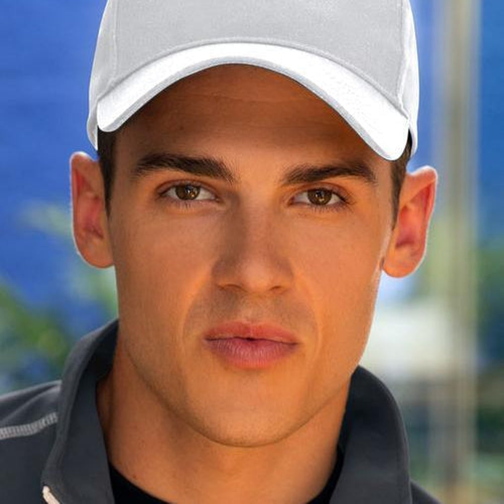 Stylish 5-Panel Solid Twill Clutch Cap